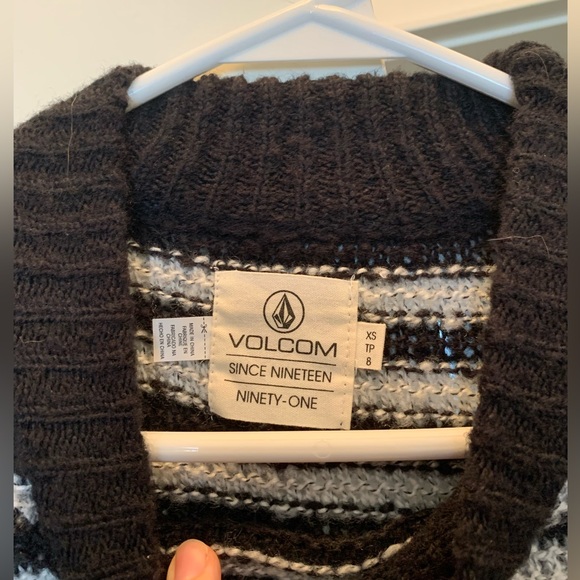 Long Volcom sweater, size XS - Picture 2 of 2